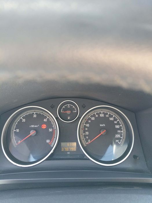 De vânzare Opel Zafira 1.7 cdti,anul fabricației 2010,stare buna ,unic proprietar  in Romania preț 2400 euro!