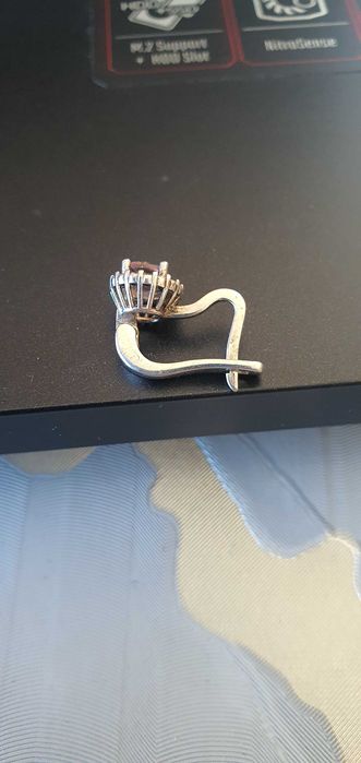 Сребърна обеца само една