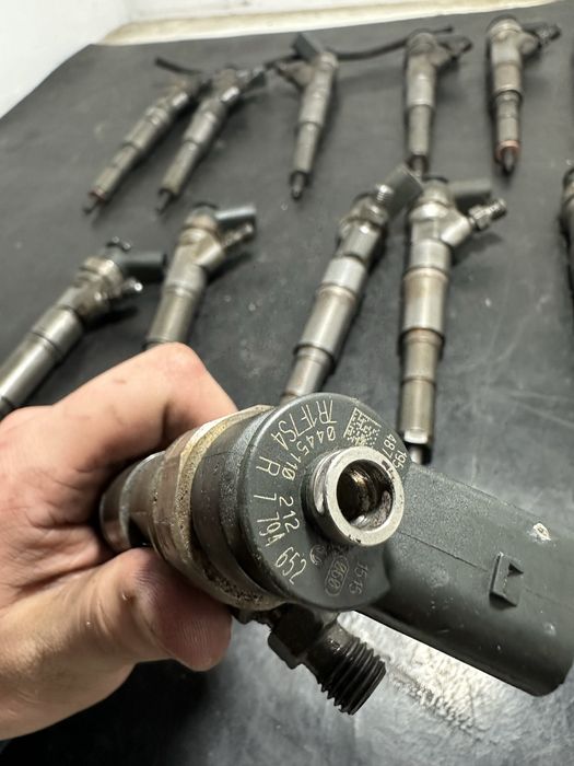 Injector injectoare BMW Seria 5 E60 E61 525d 177cp 2.5 diesel