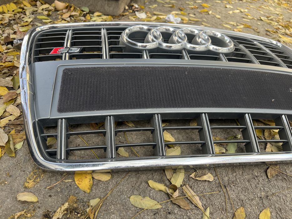 Audi S3 8P  оригинална предна решетка