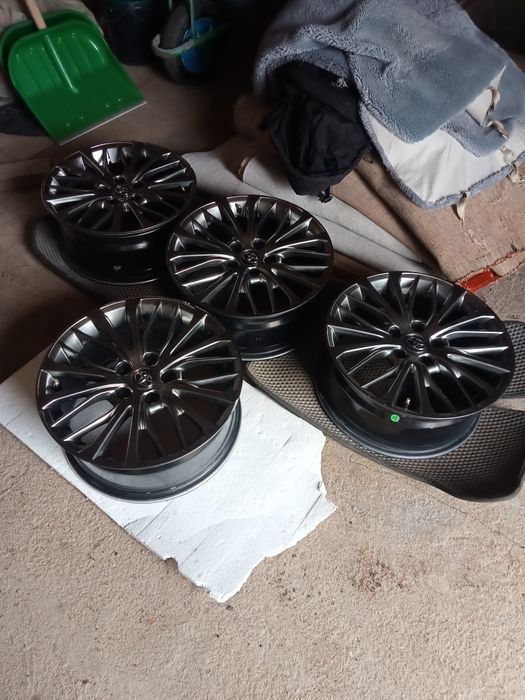 Титанки Тойота Камри 70 R17 оригинал.