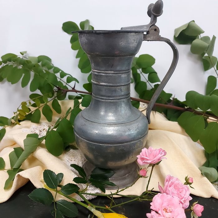 Калаена кана с жълъди на дръжката