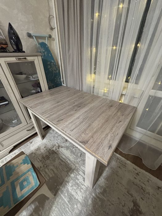 Стол для гостинной