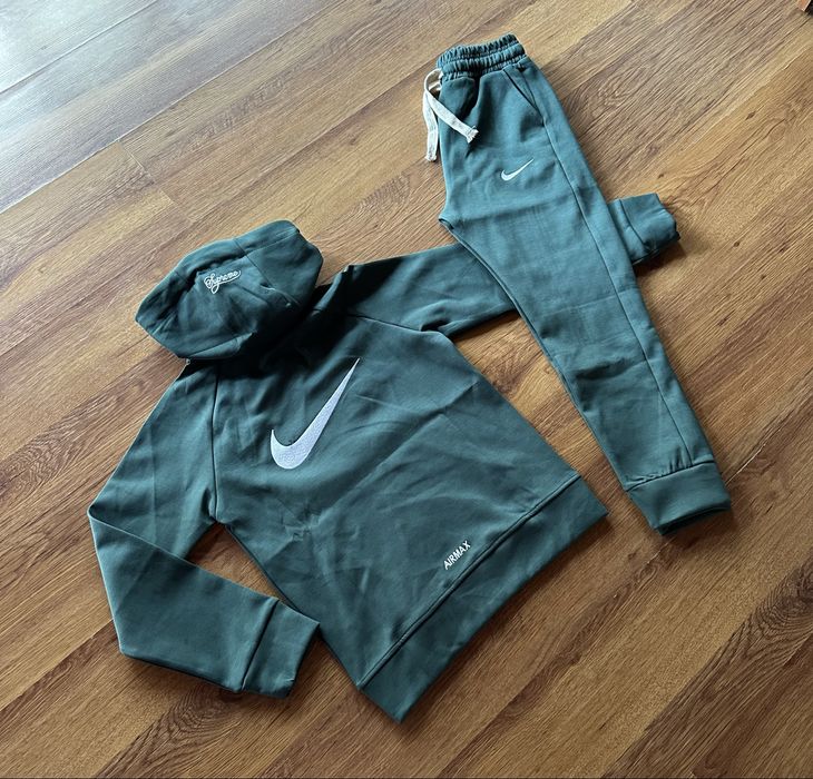 Детски,памучен,зелен екип Nike с бродирано лого на гърба