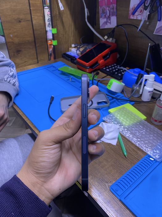 Телефон iPhone 13