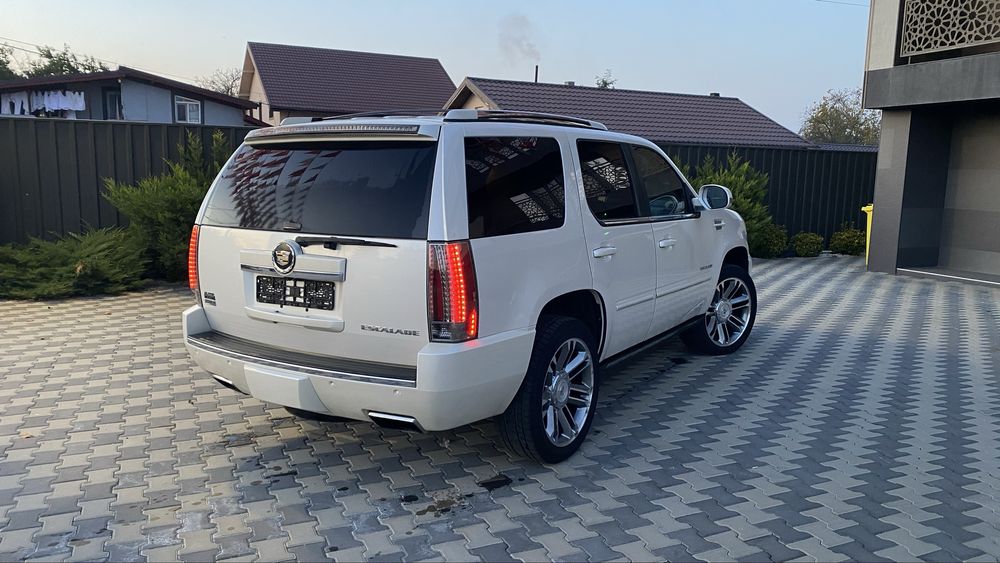 Vand / Schimb Cadillac Escalade 6.2 V8 + GPL / Model 2013 / 21.000 €€€