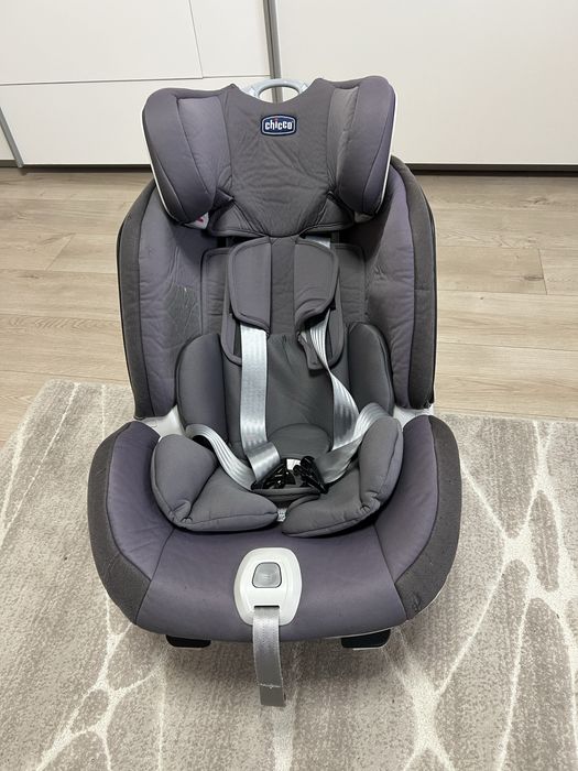 Scaun auto chicco cu isofix de la 0 luni