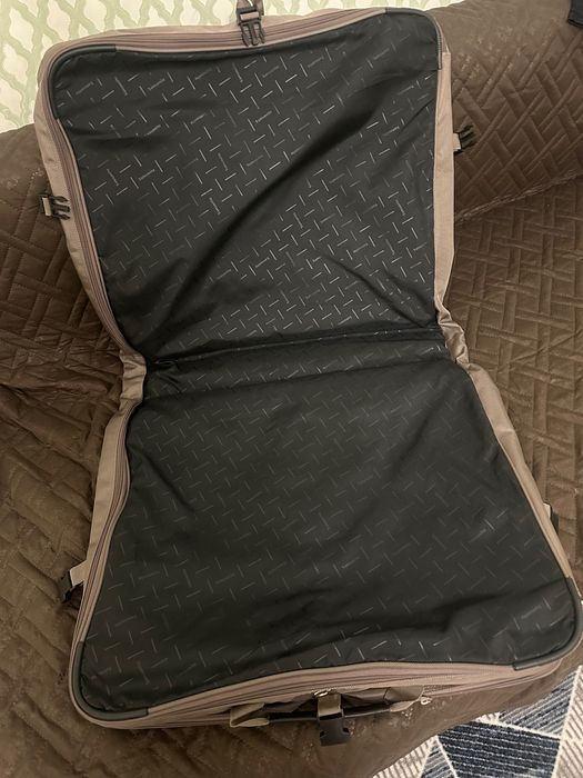 Продам чемодан дорожный