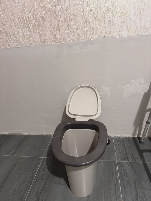 Ведро туалет для людей с ограниченными возможностями