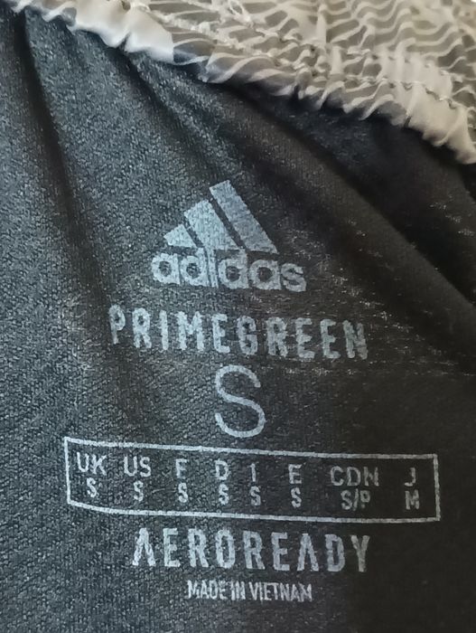Adidas къси гащи оригинални има джобове с ципове