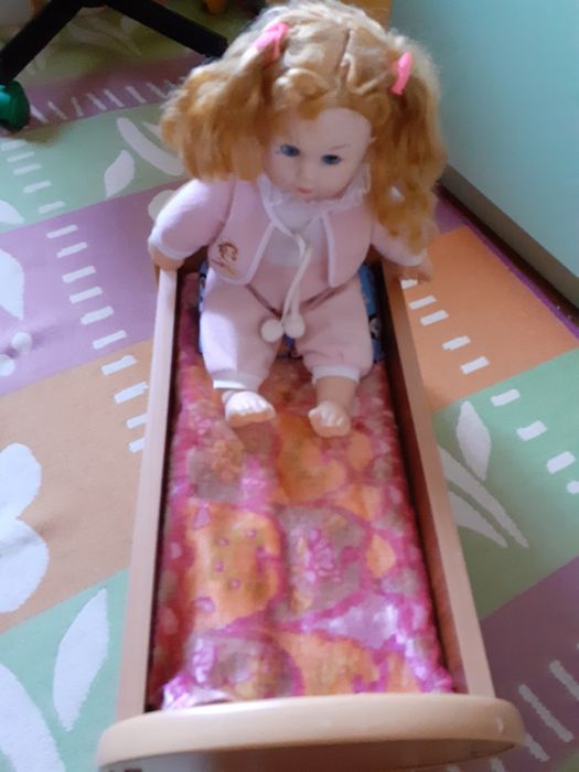 Кроватка с куклой