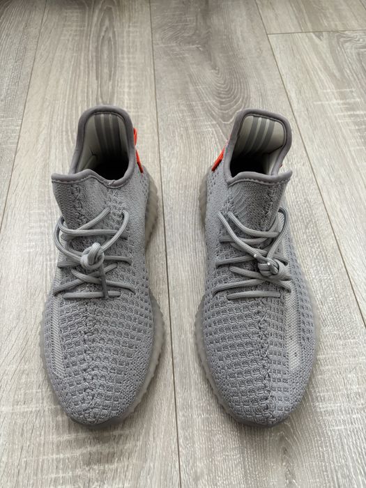 Yeezy Boost 350 V2 Tail Light
