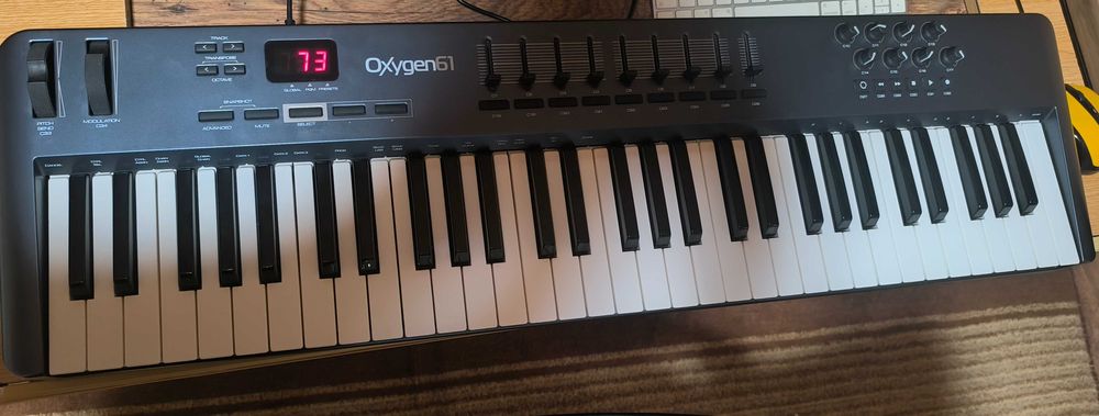 M audio oxygen 61 midi keyboard + cablu usb(ca nou)