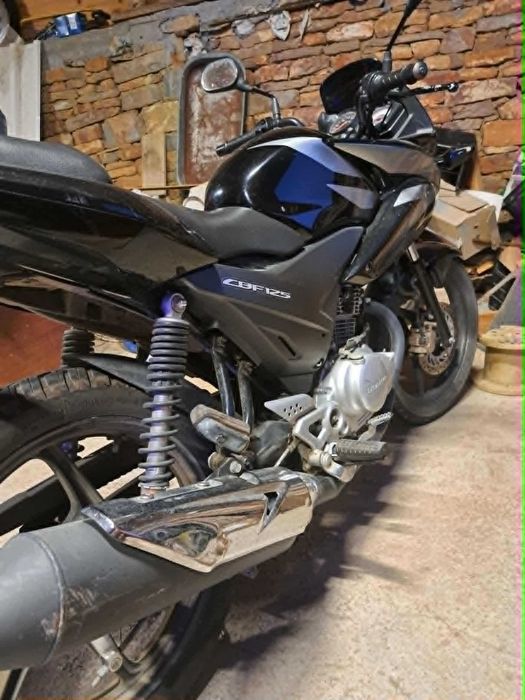 продавам Honda 125 CBF