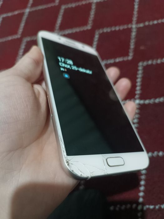 Telefon sotiladi holati rasimdagidek Samsung A 7 2017