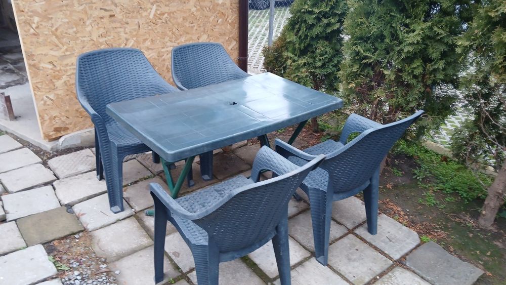 Маса и четири стола