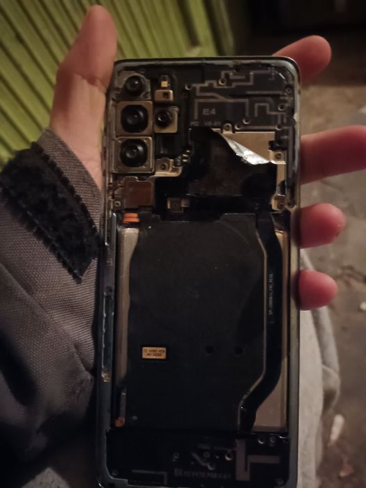 telefon oppo cu display spart si fara spate