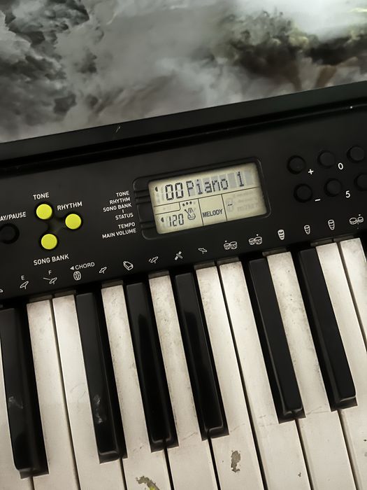 Синтезатор с подставкой