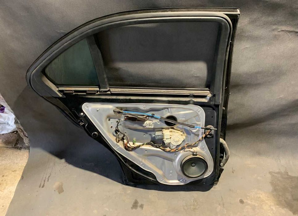 Врата уборудвана Mercedes C-Klasa W204 197 цвят