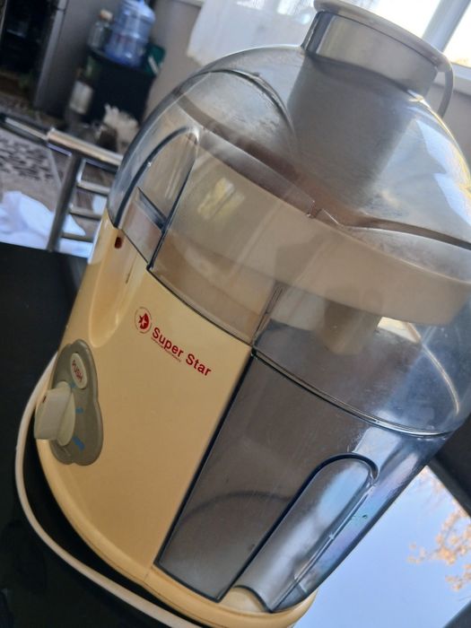 Продается Соковыжималка б/у