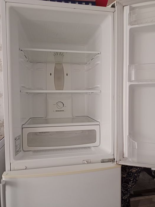 Продам холодильник LG. г. Семей