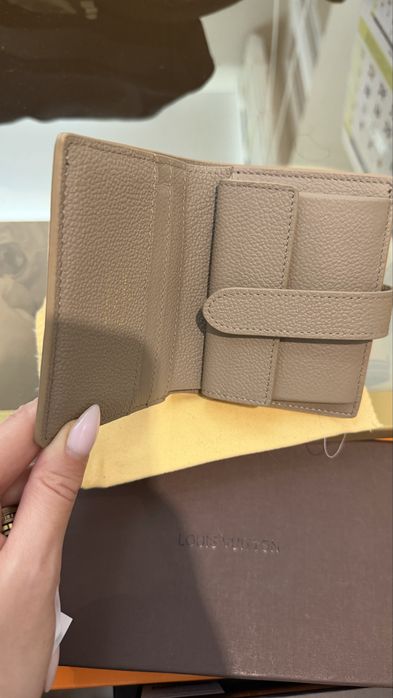Аксесоар тип портфейл LV