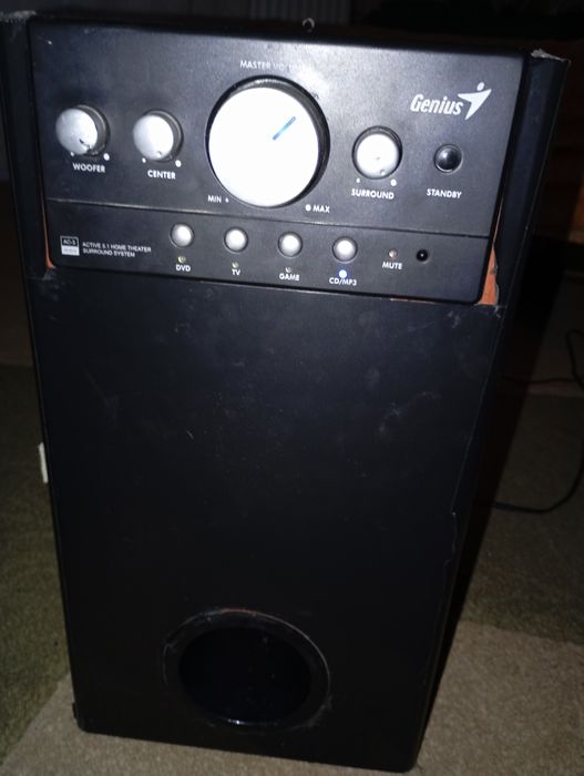 vand  trei plasme si un  subufar    pentru piese   toate