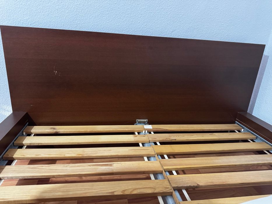 Vând pat Ikea cu somieră și saltea
