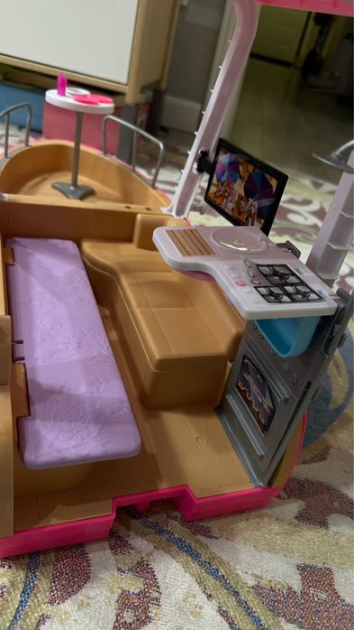 Продам корабль барби для девочек