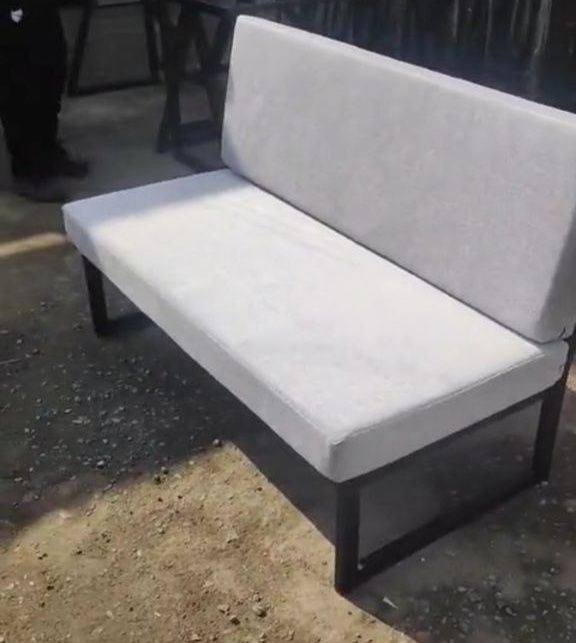 Loftdan divan, parta, jurnalniy stol