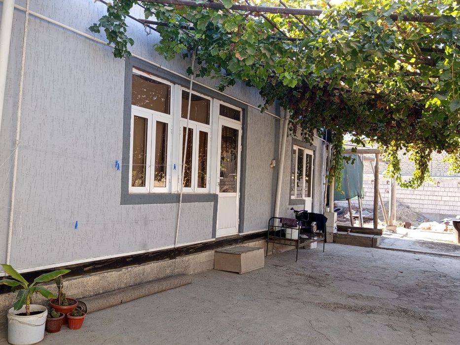 Карманада ховли сотилади