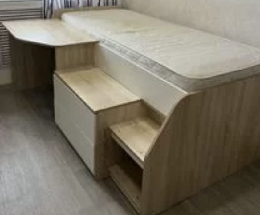 Продам кровать с лесницей и системой хранения