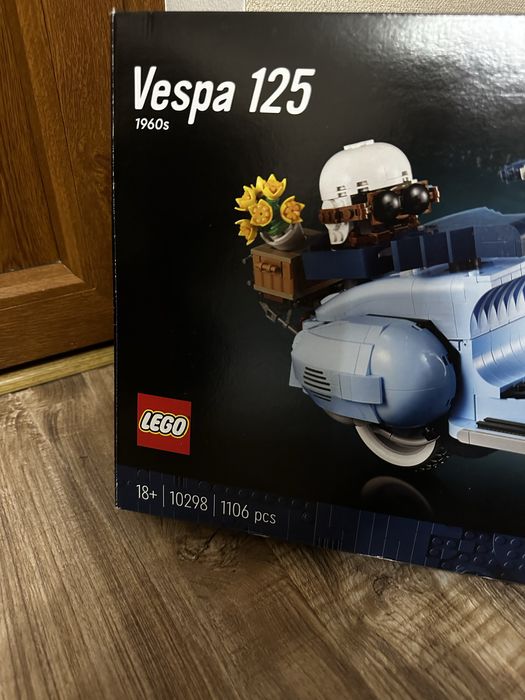 Lego creator Vespa 10298
