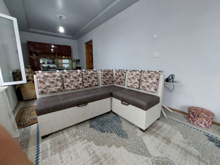 Ugolok yumshoq mebel