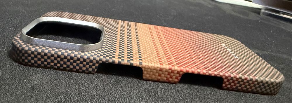 Продам оригинальный чехол Pitaka на iPhone 16 pro