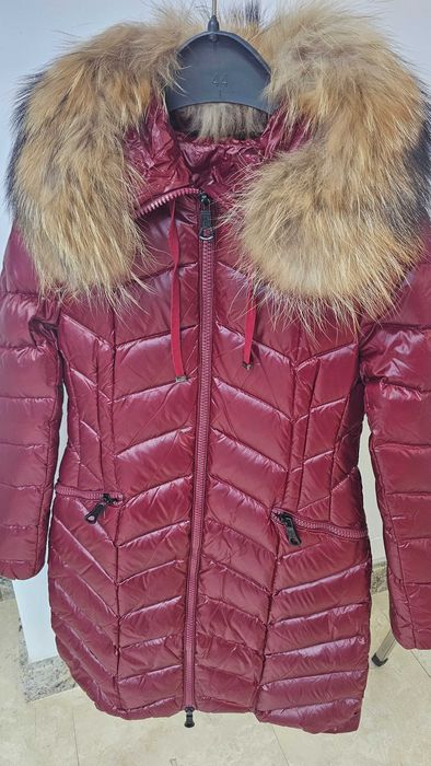 Geaca M o n c l e r  Model visiniu nr1 XS/S  puf de gasca OFERTA