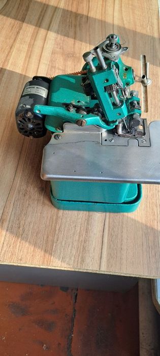 Продаю оверлок 3х нитки