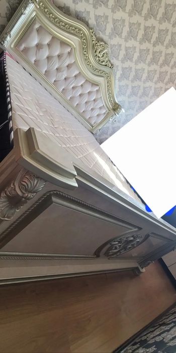 Продам прочную двуспальную кровать