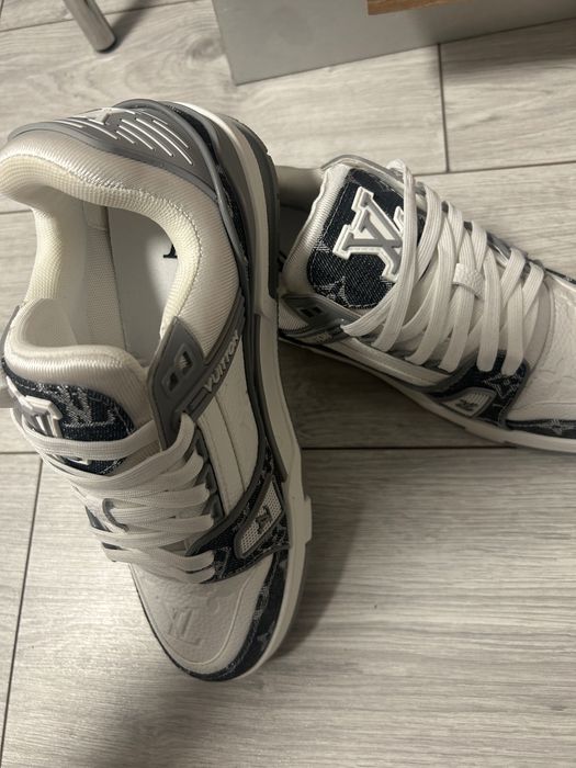 Vând adidași Luis Vuitton