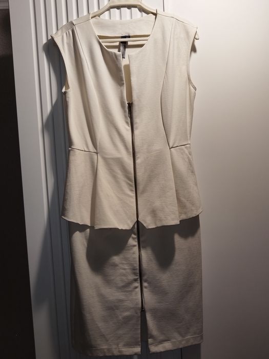 Продам платье с баской