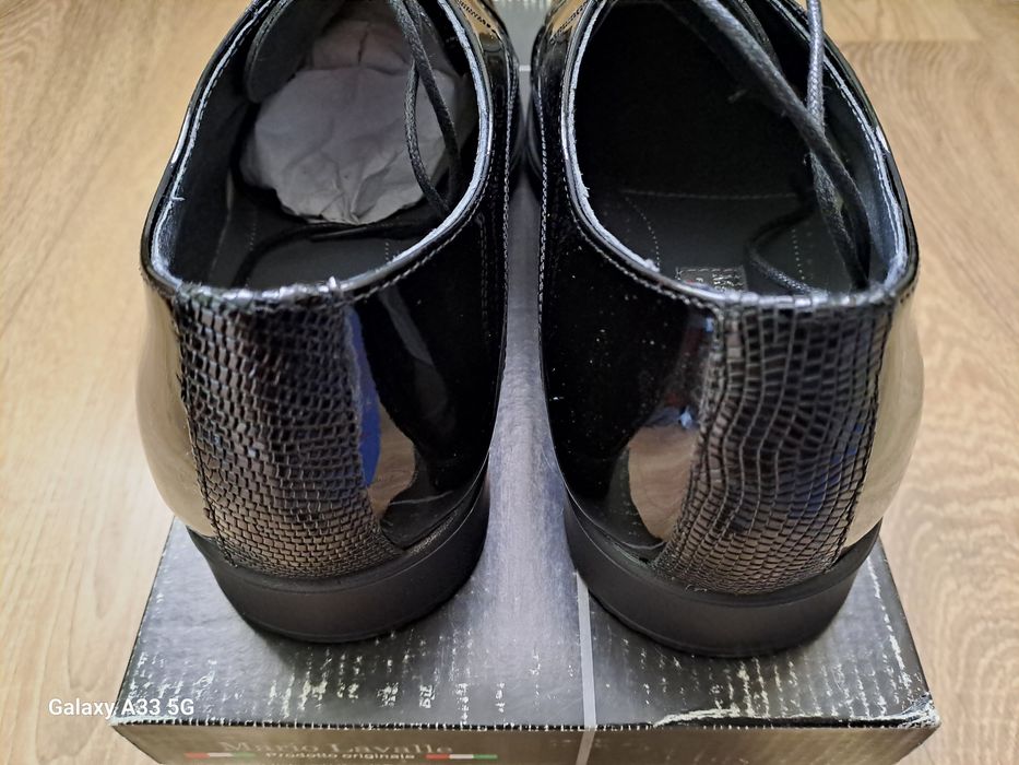 Vând pantofi noi din piele naturală pentru bărbați. 
Brand: Mario Lava