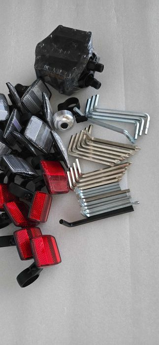 Vand Stopuri Rosii si Albe pt Biciclete, Set Pedale, claxon si Chei hexagonale