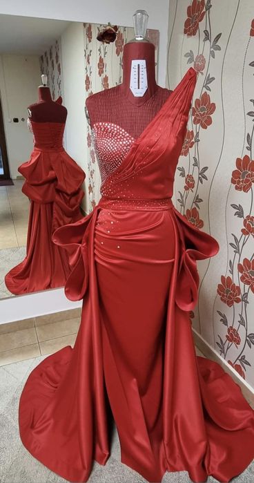 Rochie eleganta, deosebită, nașa, nuntă, cu trenă detașabilă.