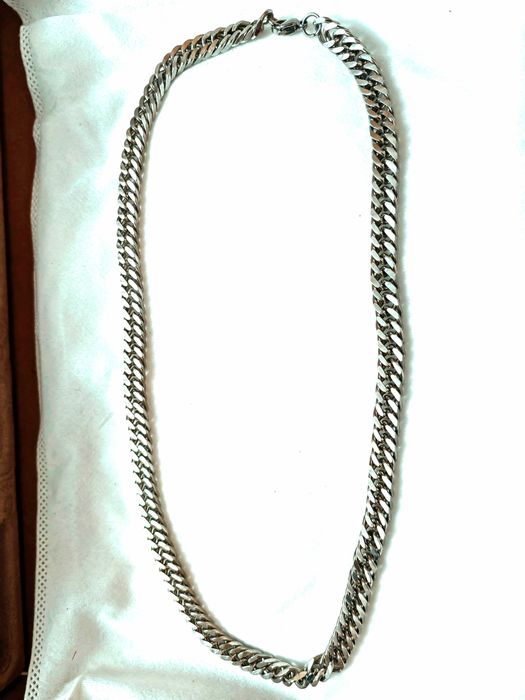 Tros : nejaveyka yangi zanglamidi qoraymidi