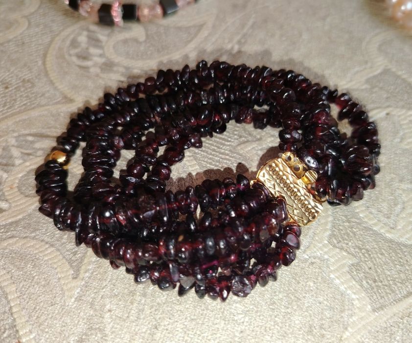 Гривна от Гранати