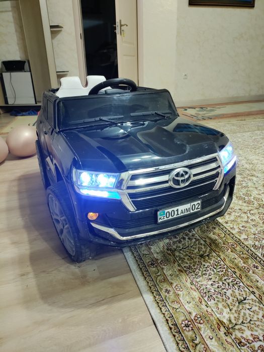 Детский электромобиль Land Cruiser 200