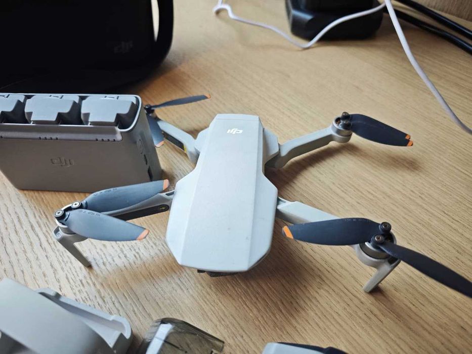 Квадрокоптер DJI MINI 2 (Fly More Combo)