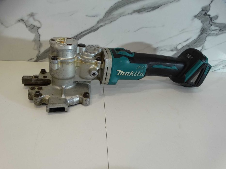 Makita DSC 250 - Акумулаторна резачка за арматура