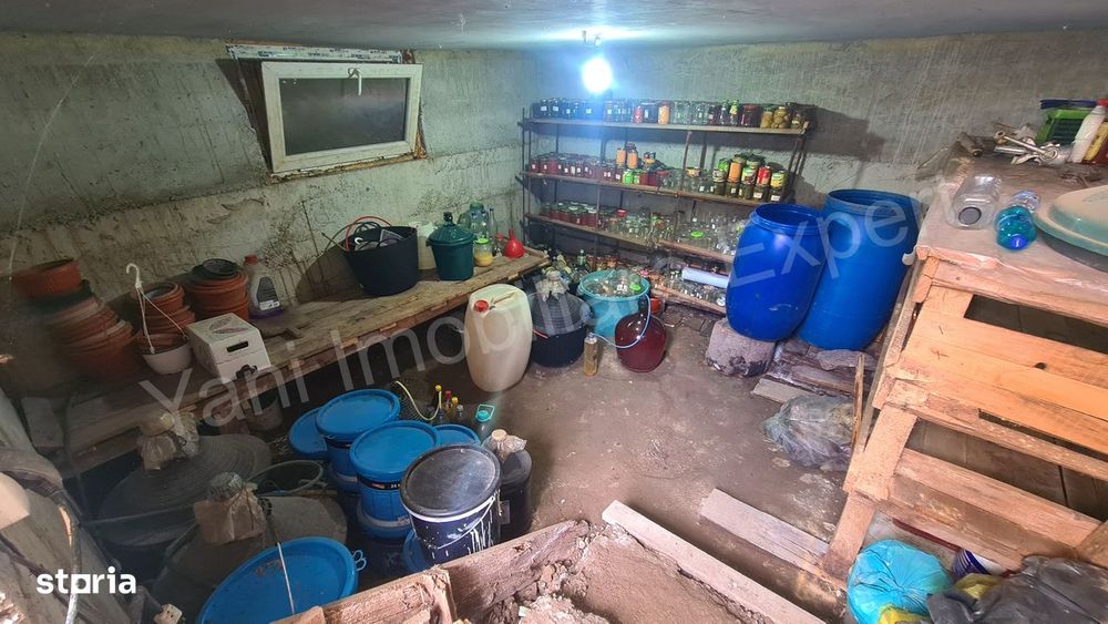 Casă de vânzare în comuna Albeștii de Argeș, județ Argeș.