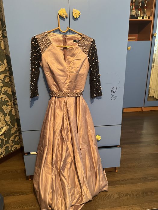 Вечерние платья